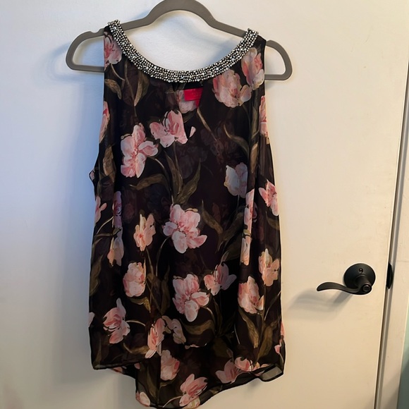 Jennifer Lopez Tops - Jennifer Lopez sleeveless floral blouse